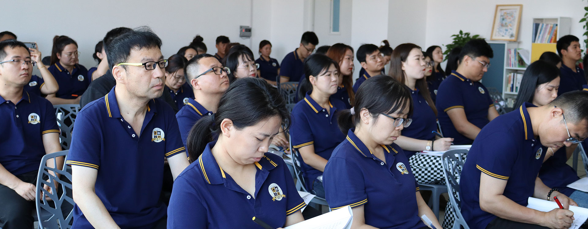 男人大鸡巴操女人小穴黑丝网站